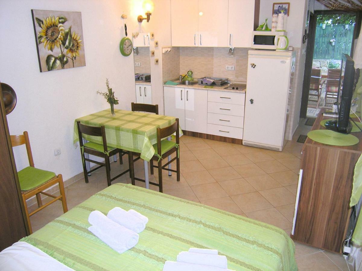 Studio Apartment Tamara Krk Town Exteriér fotografie